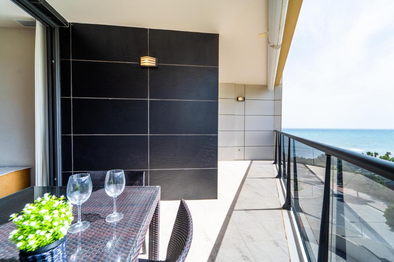Primera línea de mar con piscina, gimnasio y parking 2 hab y 2 baños Villajoyosa Exterior foto