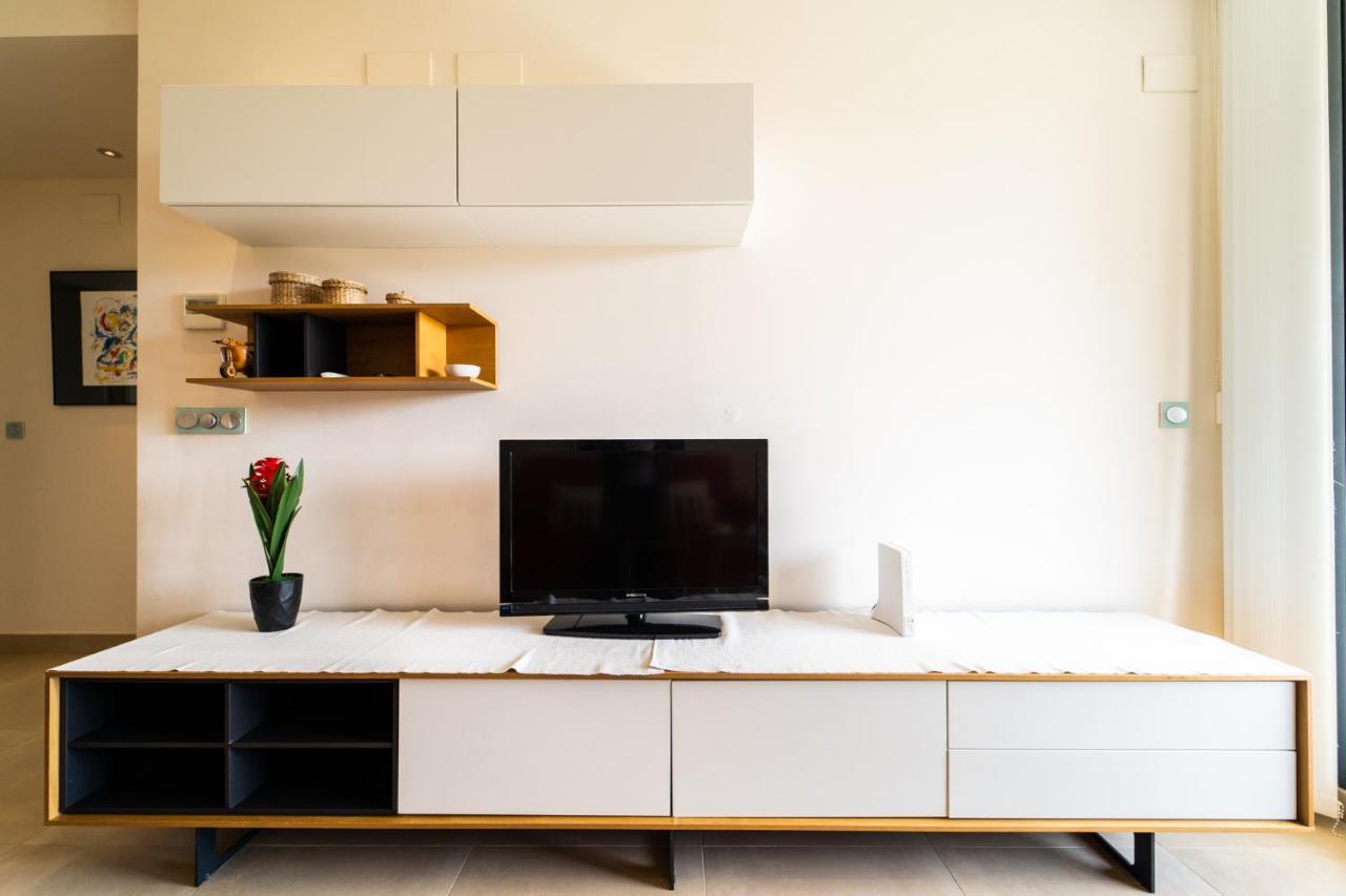Primera línea de mar con piscina, gimnasio y parking 2 hab y 2 baños Villajoyosa Exterior foto