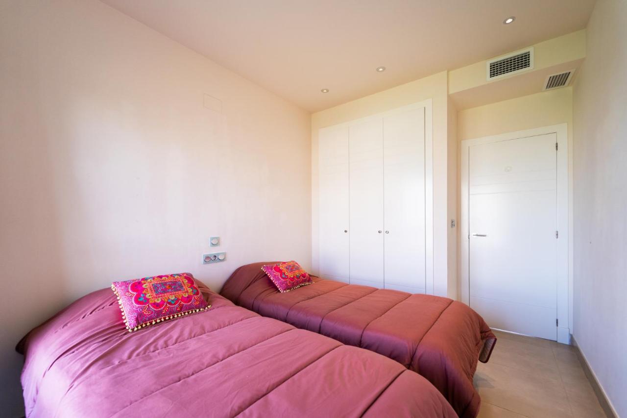 Primera línea de mar con piscina, gimnasio y parking 2 hab y 2 baños Villajoyosa Exterior foto