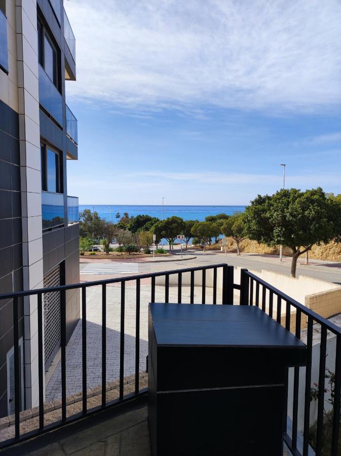 Primera línea de mar con piscina, gimnasio y parking 2 hab y 2 baños Villajoyosa Exterior foto
